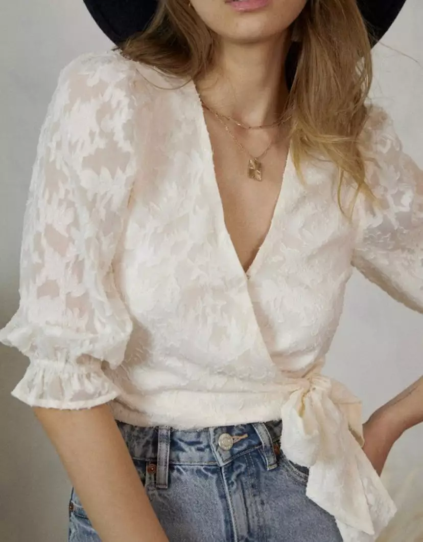 Bailey floral wrap off white top